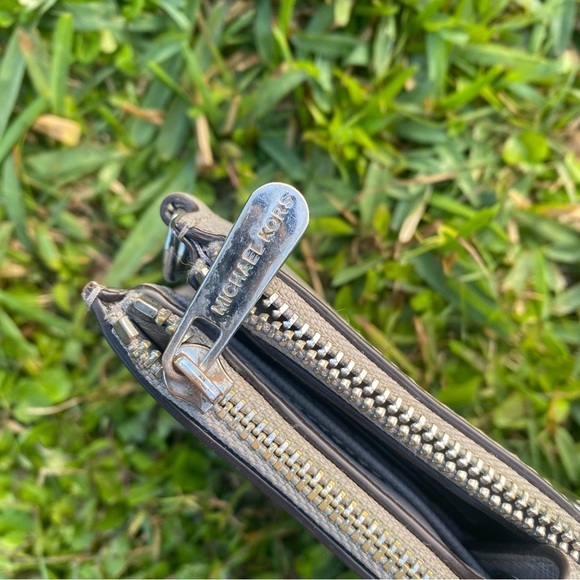 Michael Kors Signature Women's Double Zip Wallet, Aluminum  Michael Kors Gray - Picture 5 of 12